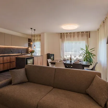 Area Apartment *