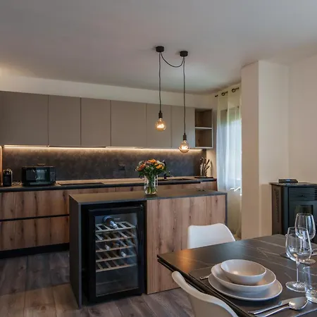 Area Apartment *